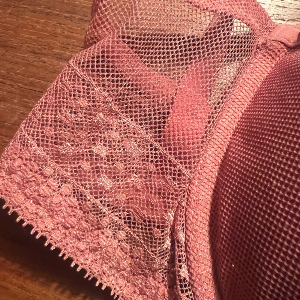 Victoria’s Secret 38D pink plunge bra - Picture 2 of 8
